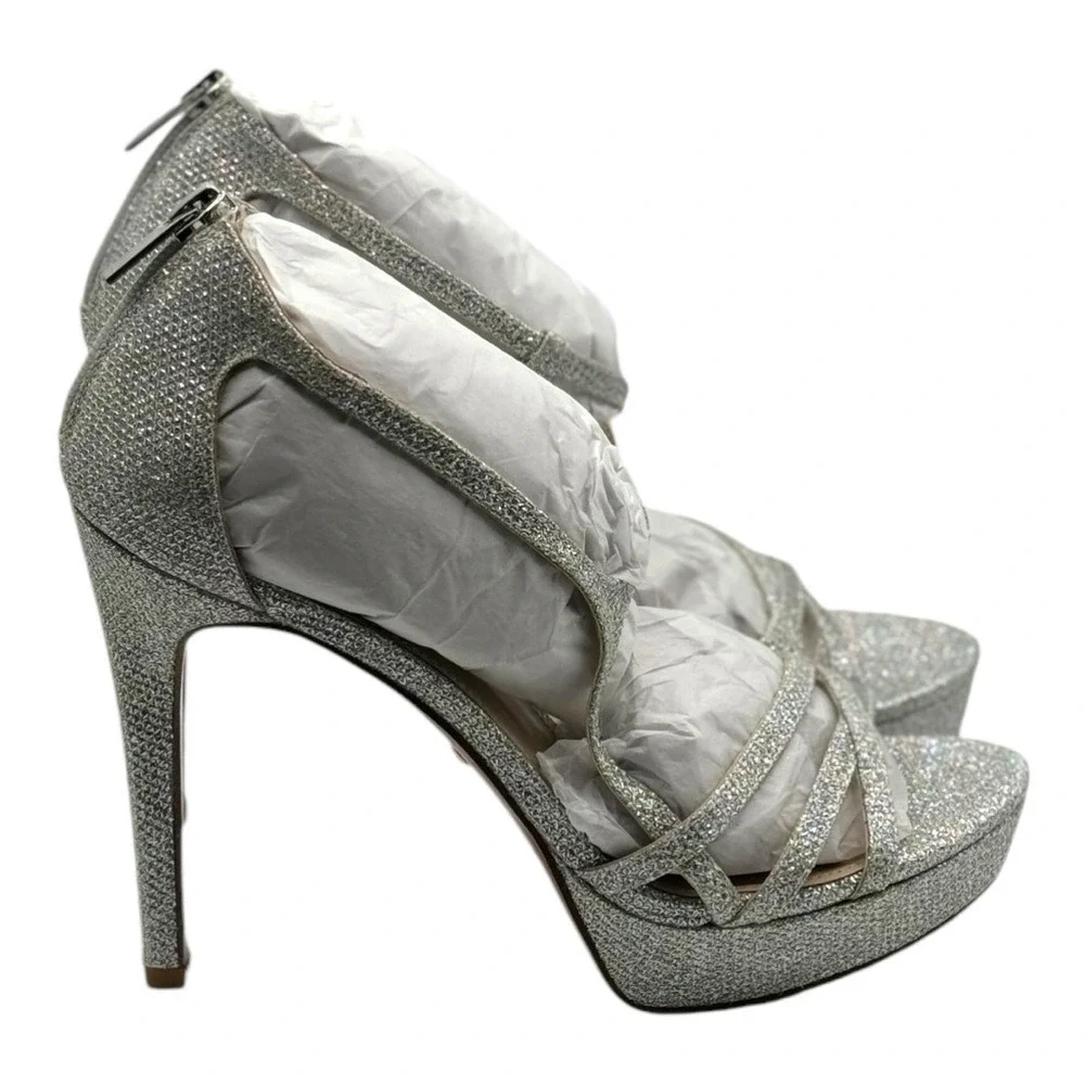 Pelle Moda Oneda‎ Women's Silver Glitter Platform Heels Size 8